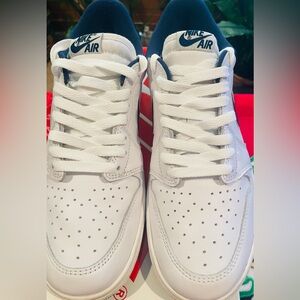 Jordan 1 Retro Low '85
Metallic Blue